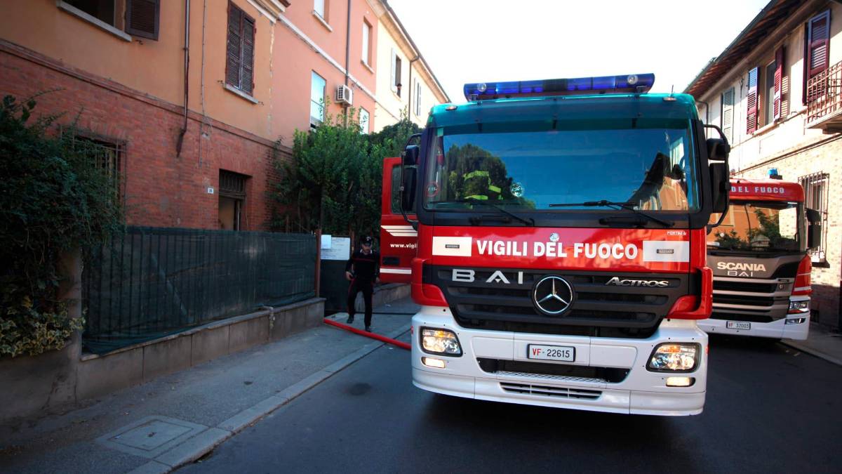 Ravenna, incendio in via Rocca Brancaleone, un operaio leggermente ferito - Gallery