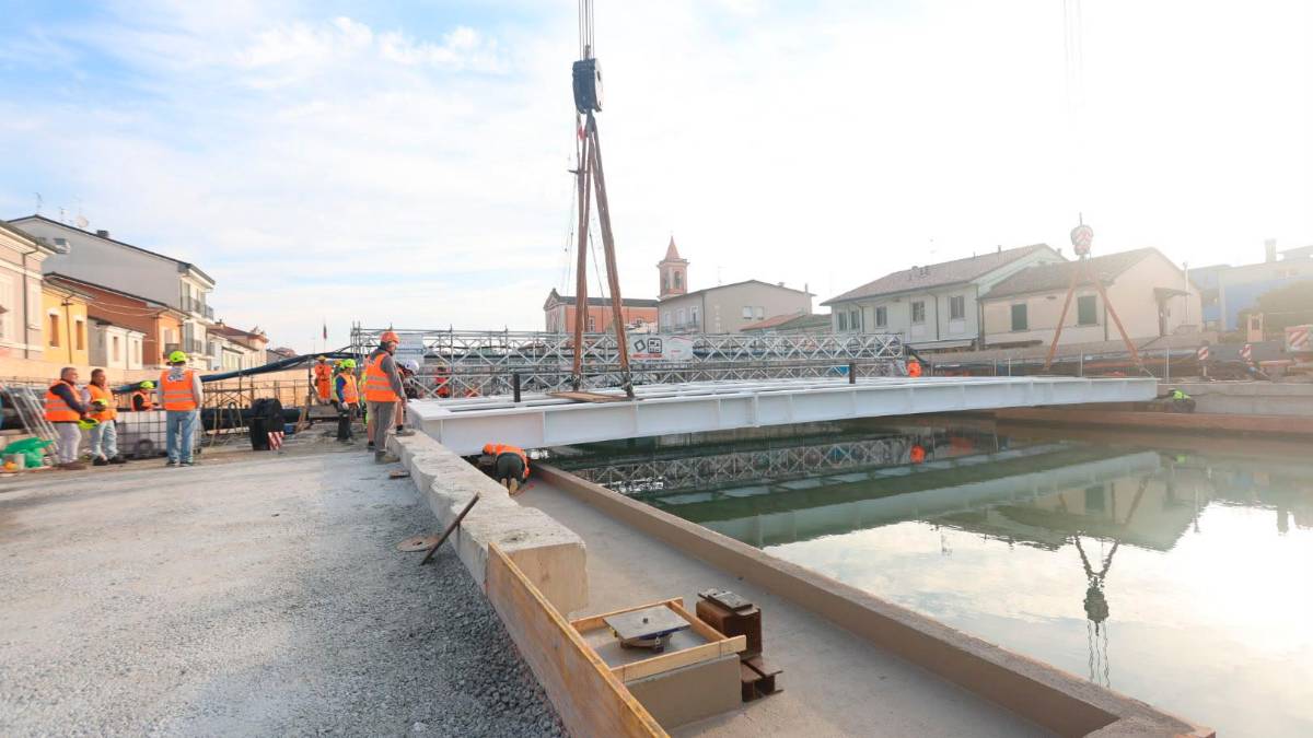 Cesenatico, il varo del nuovo “Ponte del Gatto” VIDEO