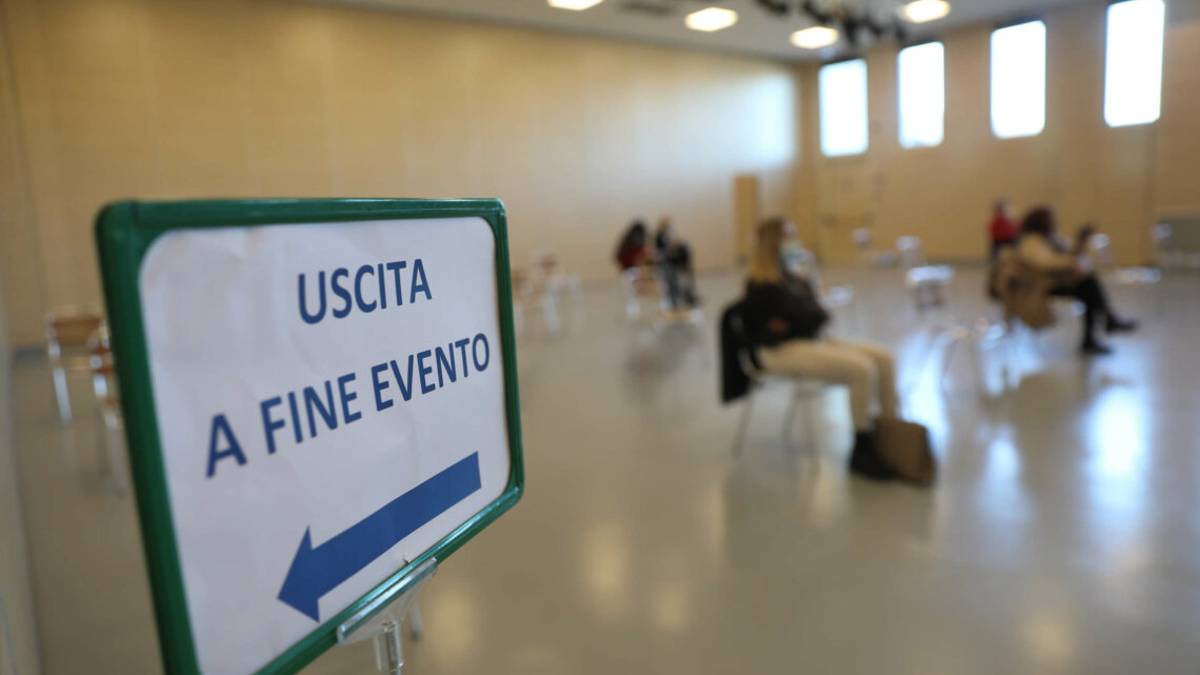 Cesena, allergia al vaccino anti Covid: 53enne in pronto soccorso