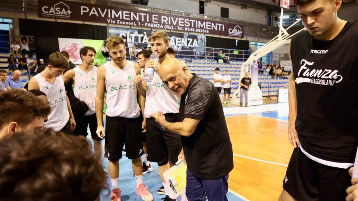 Basket B, i Blacks Faenza pronti al debutto nella tana di Ozzano