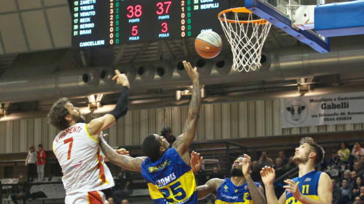 Basket e coronavirus: Ravenna torna in campo lunedì sera