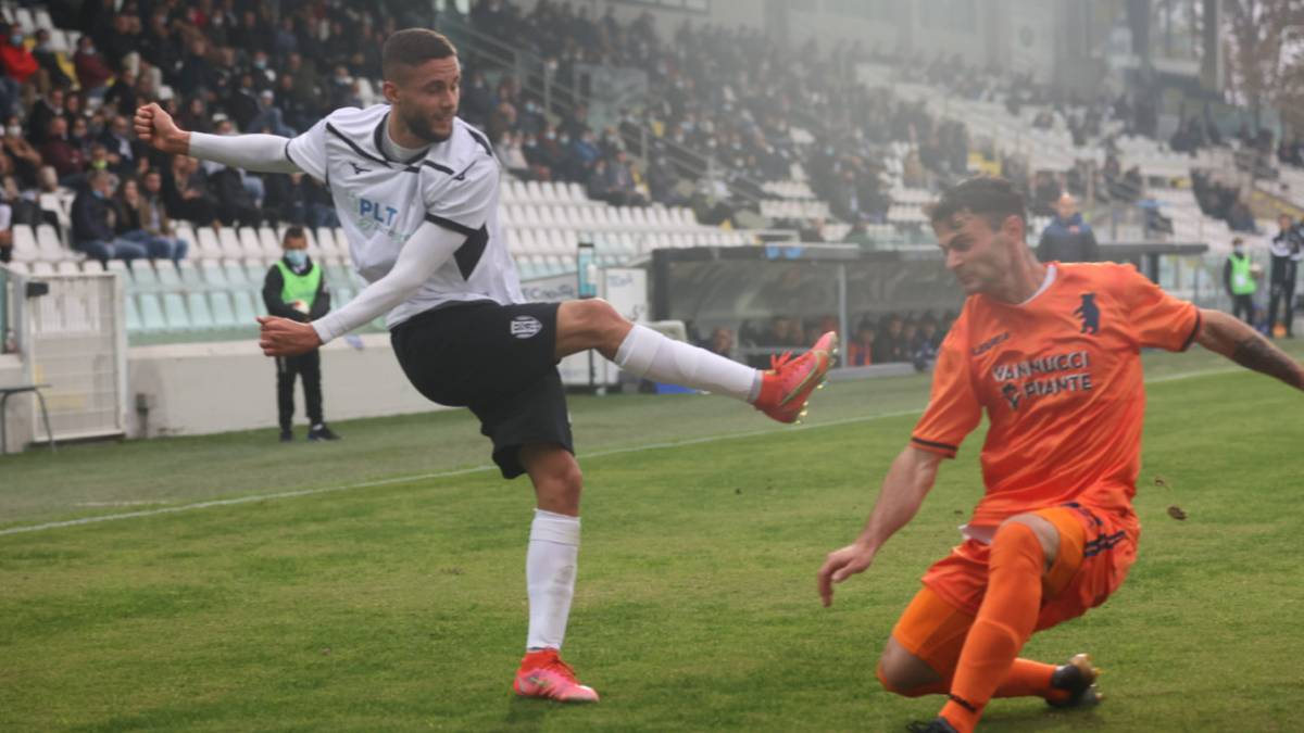 Calcio C, Cesena: Viali deve scegliere la difesa per Montevarchi