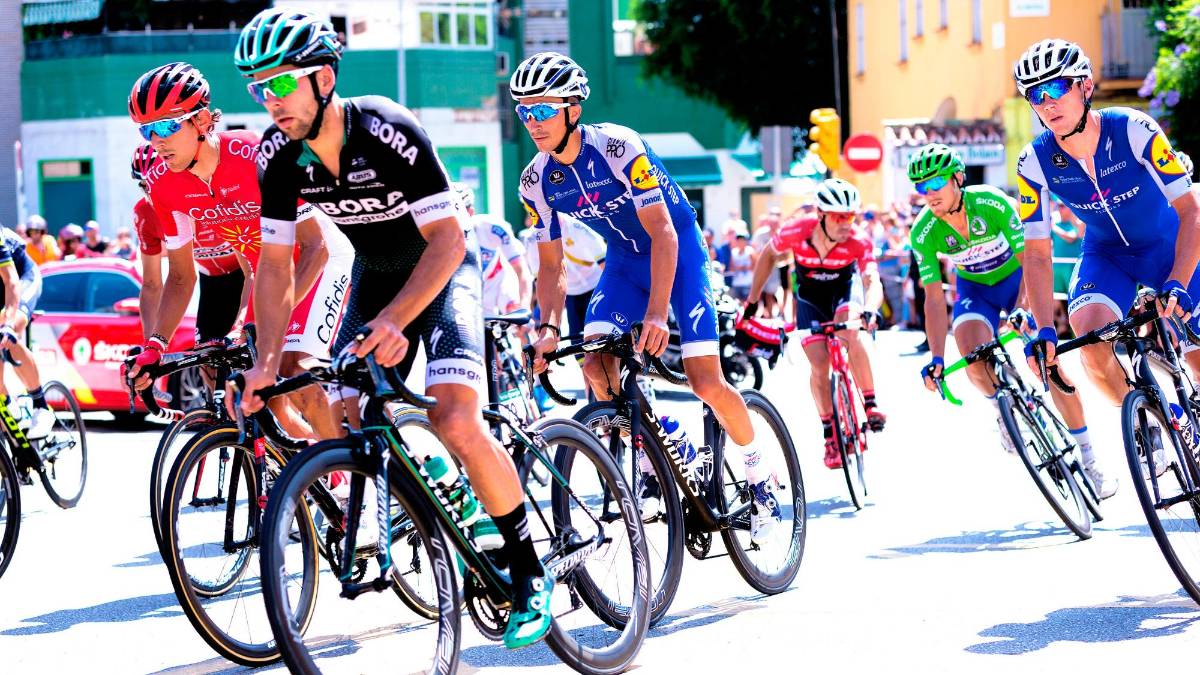 Faenza, la protesta degli alluvionati al passaggio del Tour de France