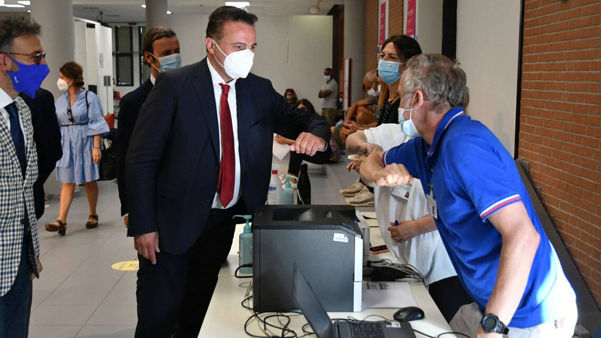 Covid. Modifiche allo screening dei sanitari in Emilia-Romagna: decisione sospesa