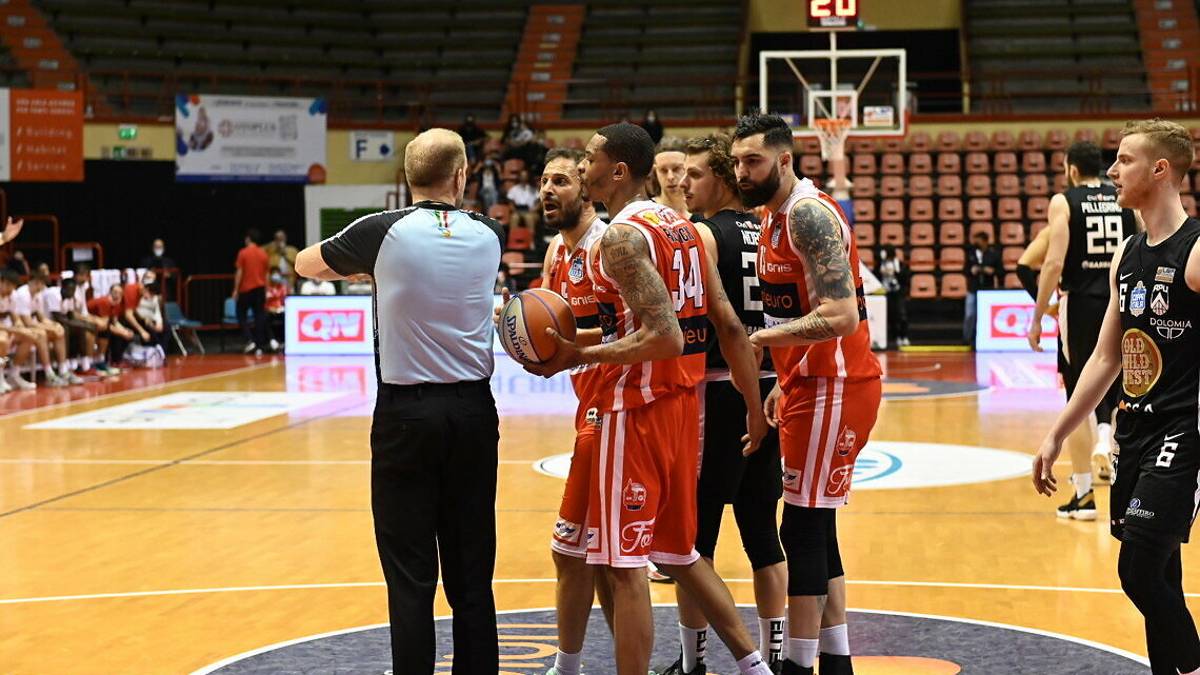 Basket A2, Unieuro: due giornate di squalifica a Terrence Roderick