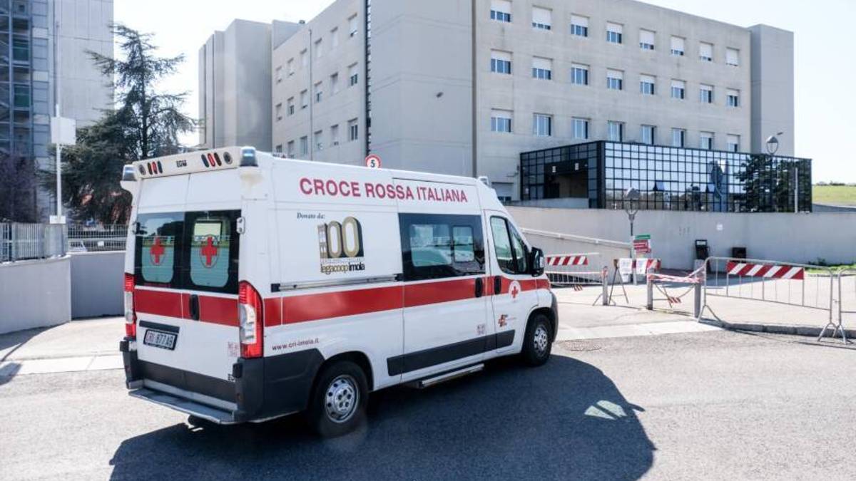 Forlì, scontro tra due auto: due feriti gravi