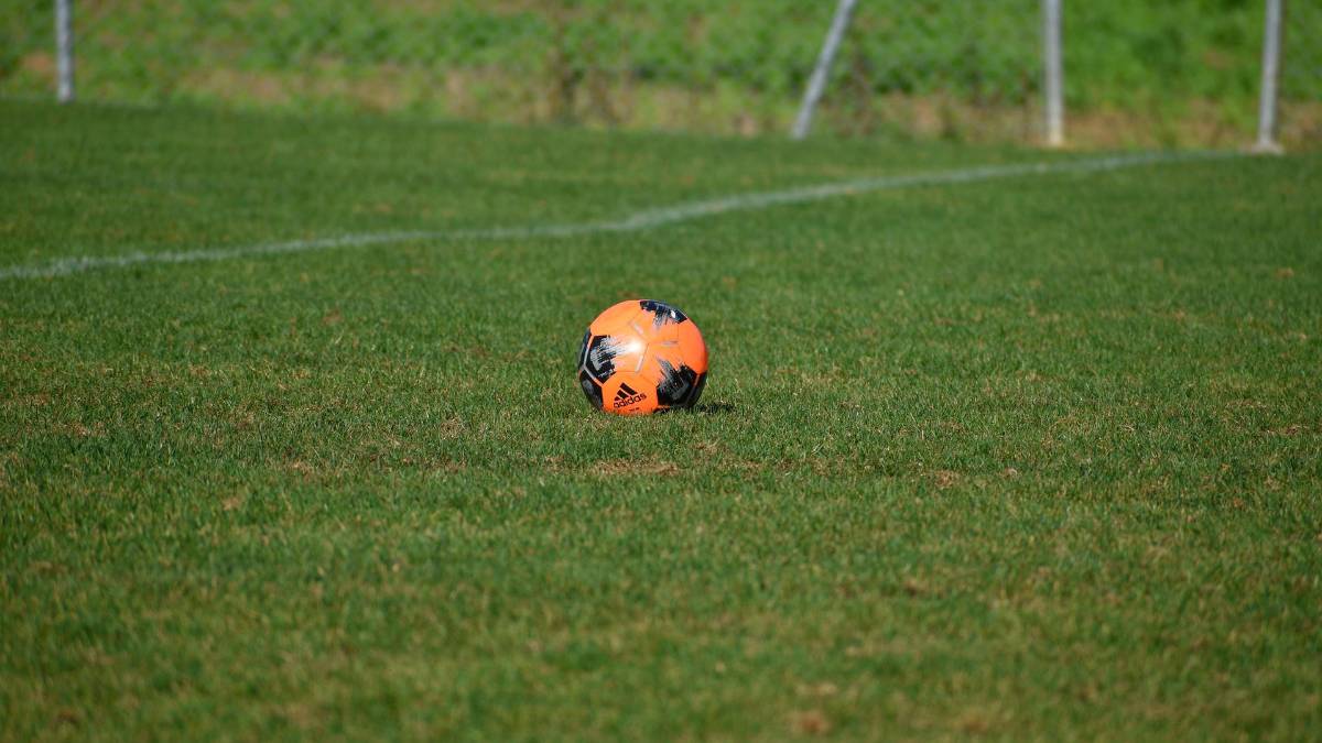 Frammenti di amianto, chiusa l’area sportiva di Voltana per la bonifica. Allenamenti e partite a S. M. in Fabriago e a Lugo