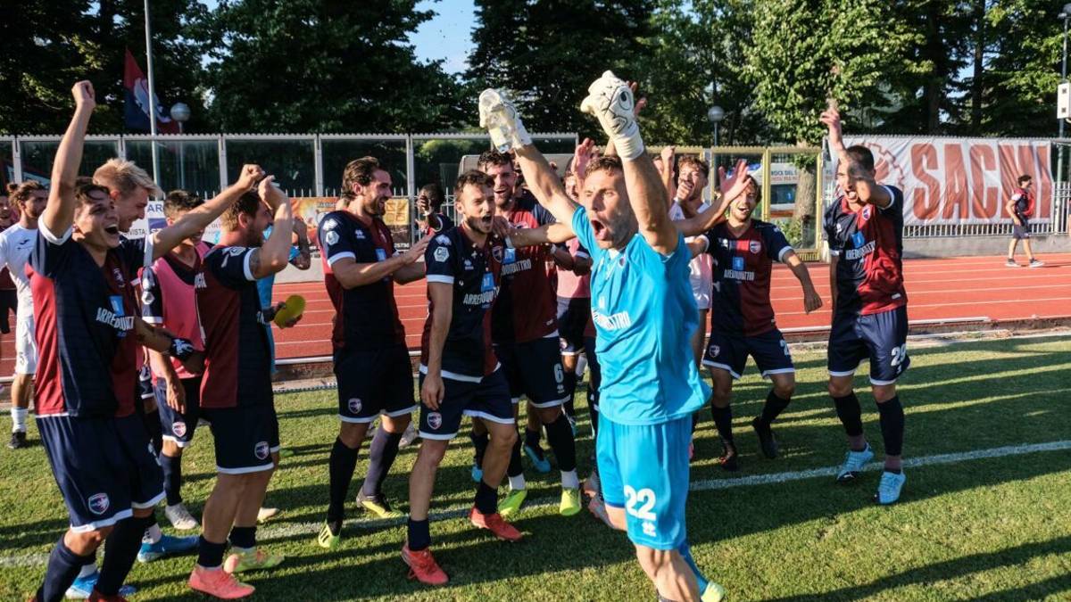 Calcio C play-out, il fotoracconto della salvezza dell'Imolese
