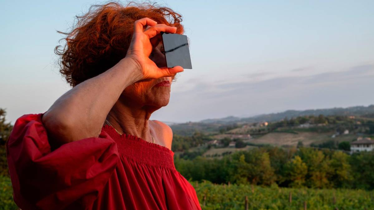 Tantissimi hanno preso d’assalto le postazioni con l’orizzonte migliore per osservare l’eclissi (foto Zanotti)