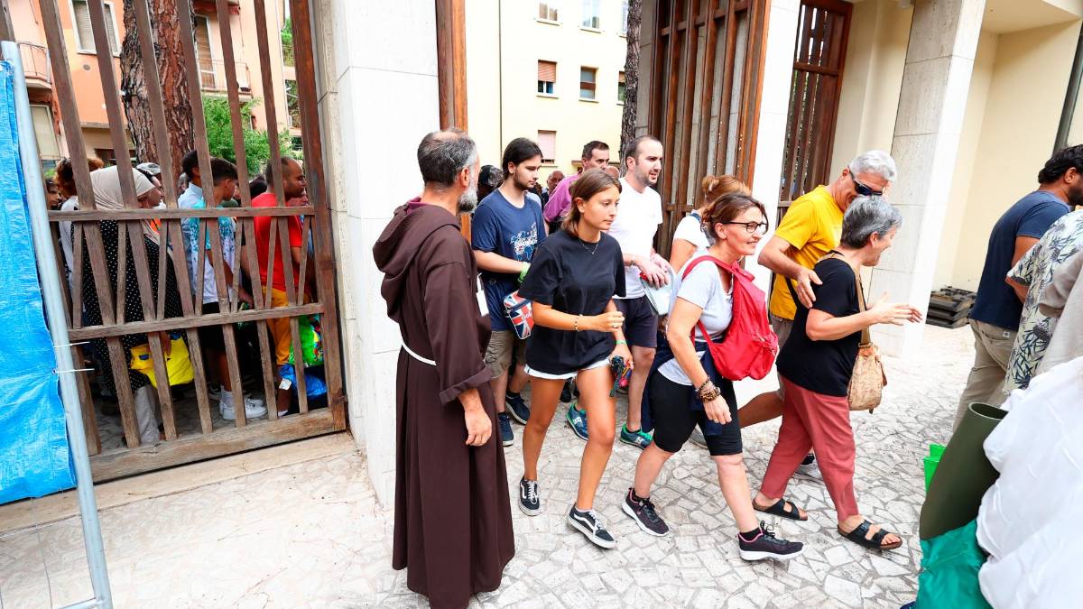 Imola, il Mercatino dei frati cappuccini preso d’assalto all’apertura durerà fino al 31 GALLERY