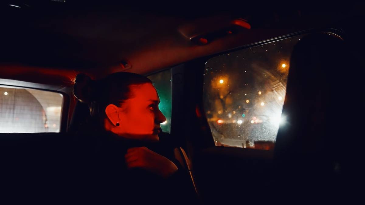 Cervia, calci e pugni all'auto di due ragazze nel parcheggio della discoteca: in 4 a processo
