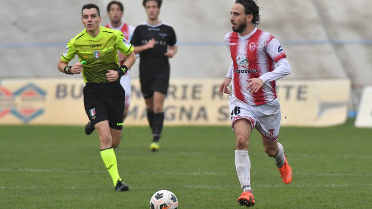 Calcio D, il Forlì saluta Santi e si tiene Borrelli