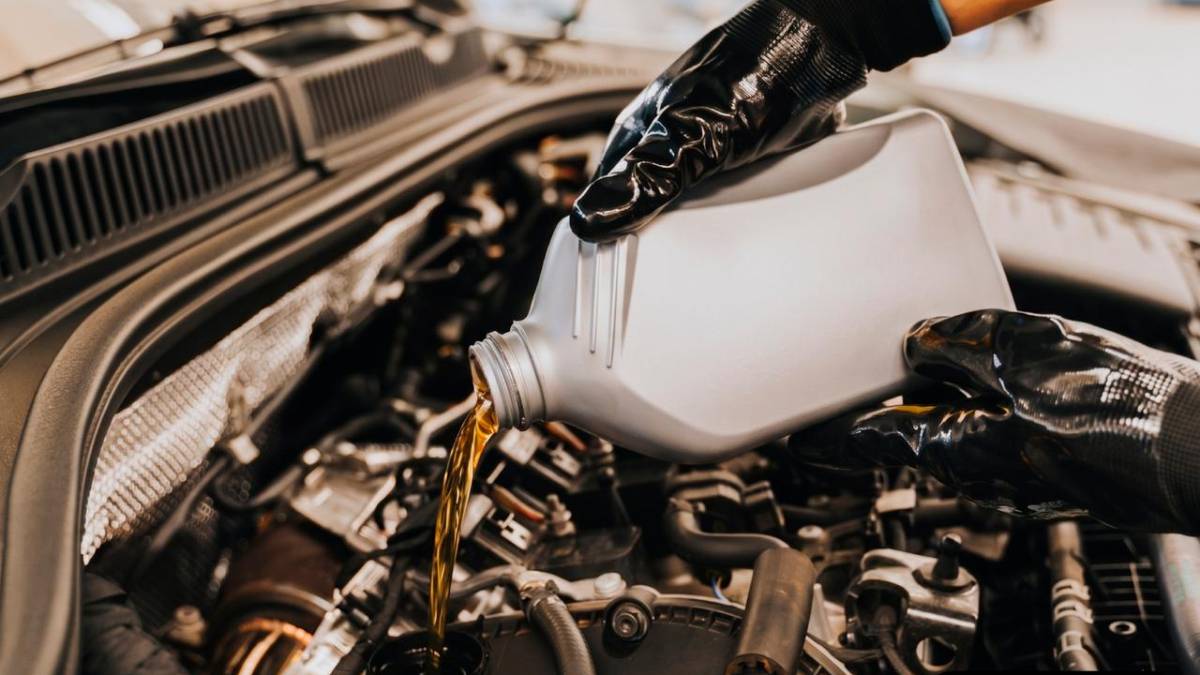 Cosa c’entra lo Stretto di Hormuz con il prezzo dell’olio motore