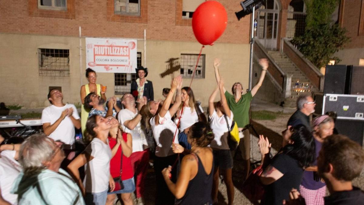 Rimini. Il Palloncino Rosso: Colonie illuminate? Noi abbiamo fatto rivivere la Bolognese