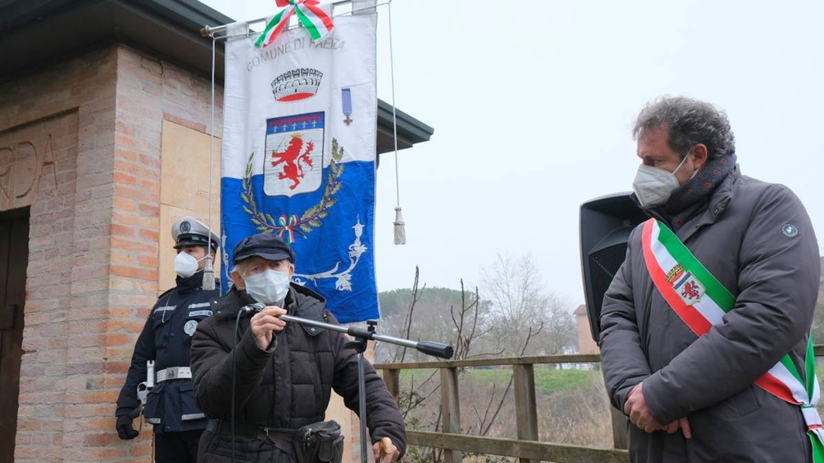 Faenza, la celebrazione al Tempietto della Memoria
