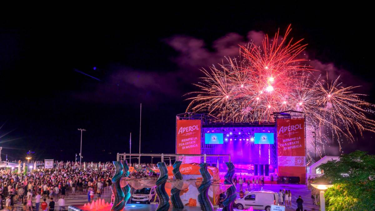Notte Rosa, le immagini della festa da Rimini a Cesenatico FOTOGALLERY
