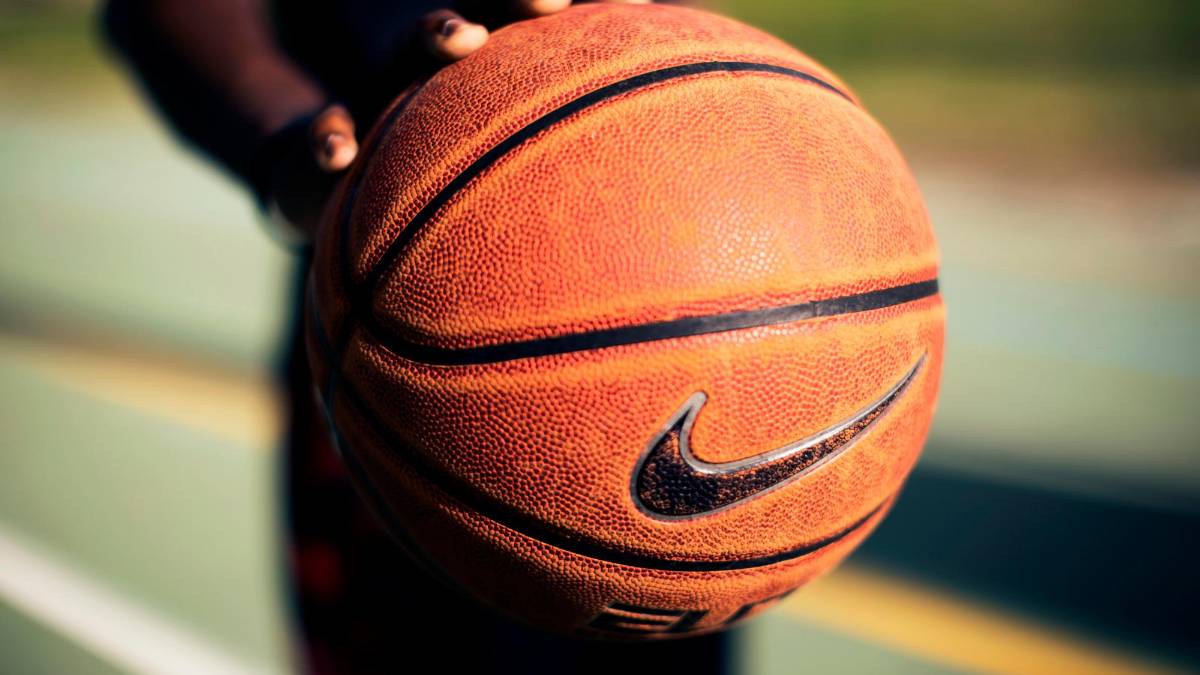 Di corsa palleggiando per il centro di Forlì: il 19 giugno la “Basketball run” benefica per l’Admo