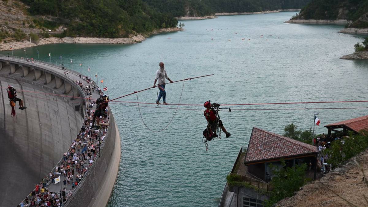 Camminata sospesa sulla diga di Ridracoli: Loreni centra l'impresa da record VIDEO GALLERY