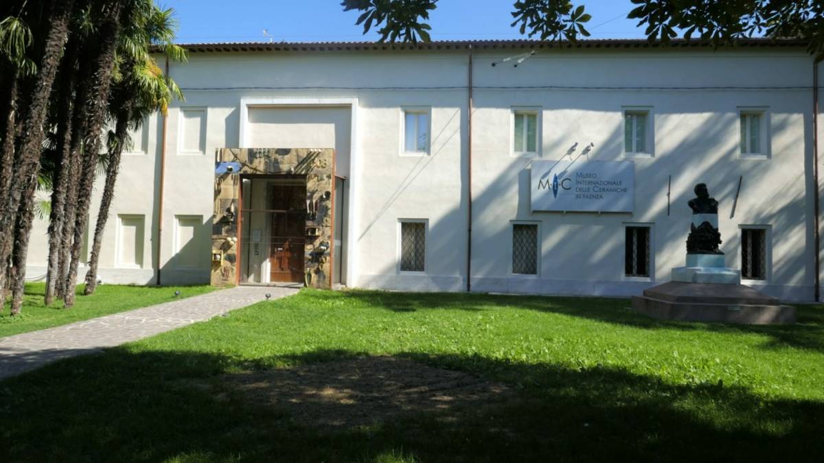Mic di Faenza: vino ed eros al tempo degli etruschi