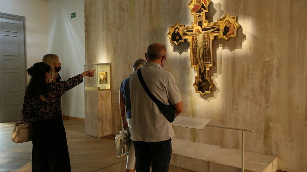 Aperta la mostra L'oro di Giovanni. «Trecento Riminese fondamentale»