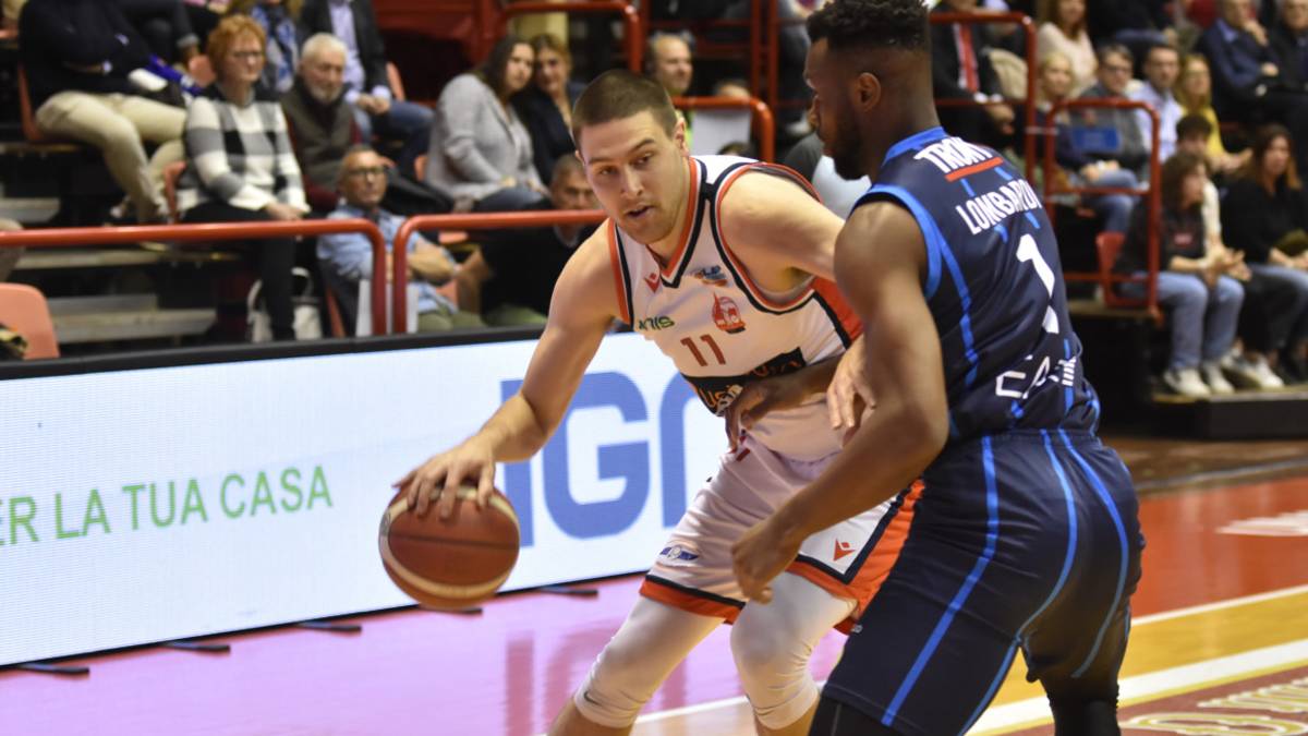 Basket A2, Unieuro a cuor leggero a Cantù