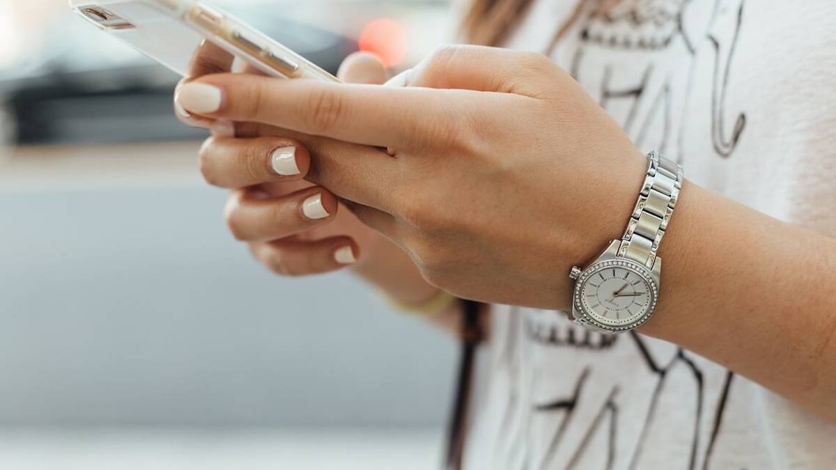 Gambettola, prima mette in vendita uno smartphone, poi prende i 150 euro di caparra e non lo vende più