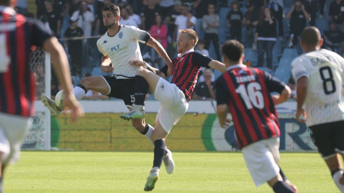 Calcio C, Cesena a Sassari senza l'infortunato Coccolo e Toscano aspetta rinforzi dal mercato