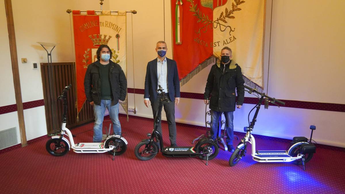 Rimini, al sindaco un monopattino elettrico in comodato d'uso gratuito