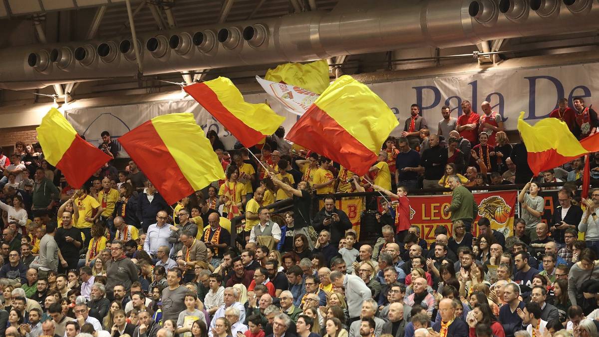 Basket A2, a Ravenna aperitivo coi tifosi e via agli abbonamenti