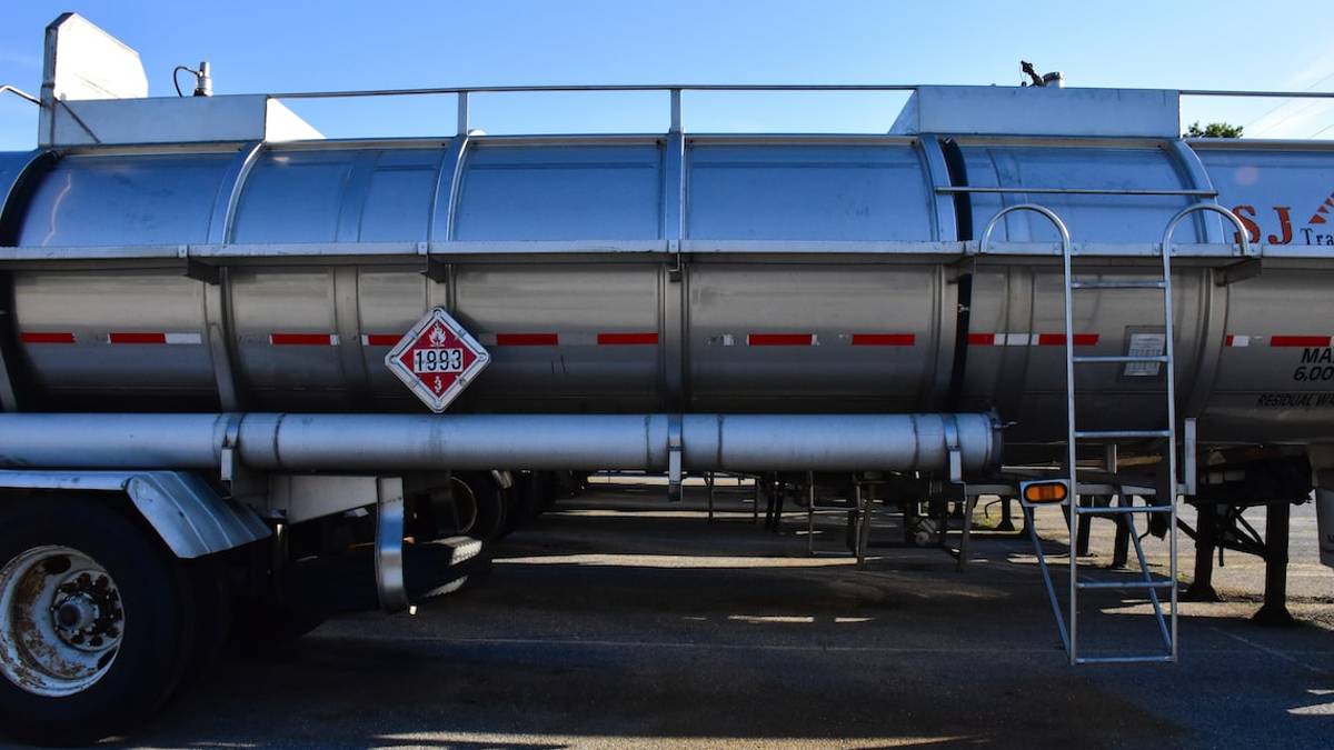 San Marino, incendio a una motrice che traina una cisterna di gasolio in superstrada