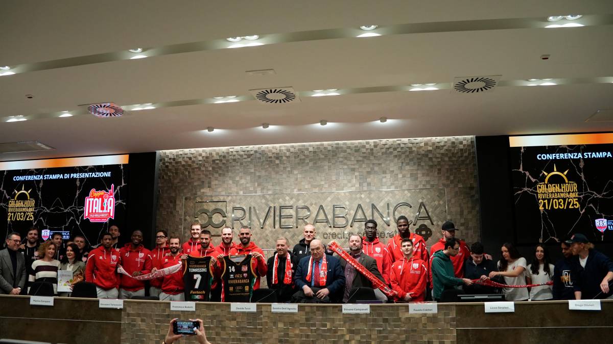 Foto di gruppo nell’auditorium di RivieraBanca al termine della conferenza stampa di presentazione della final four di Coppa Italia e dell’Rbr-Day