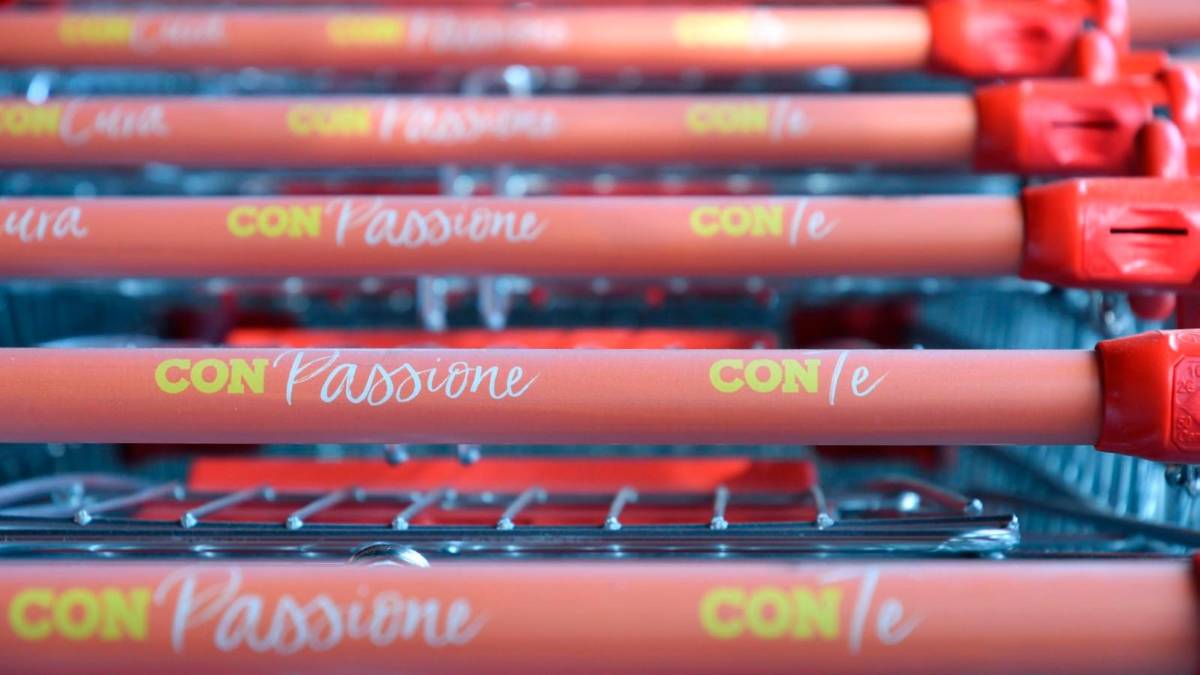 Ravenna, furto e minacce al Conad di via Newton: bloccato con generi alimentari e un grosso coltello da cucina