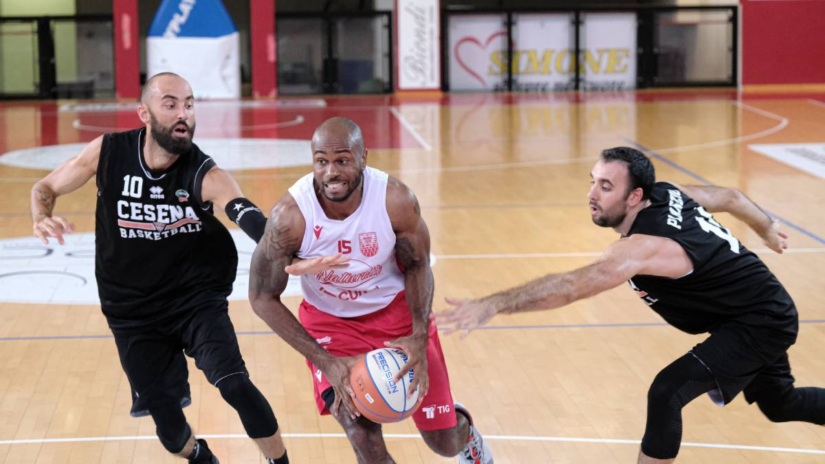 Basket, l'Andrea Costa vince il test con i Tigers (68-51)