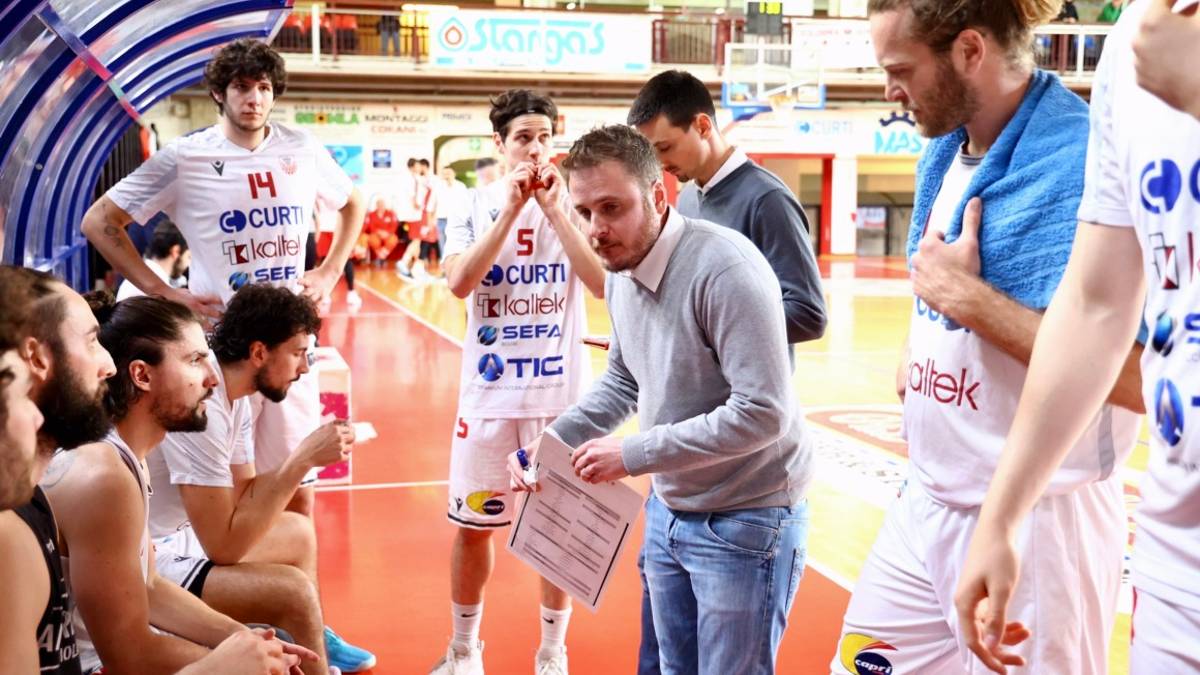 Basket B, Grandi: Andrea Costa, brutta partita - Gallery