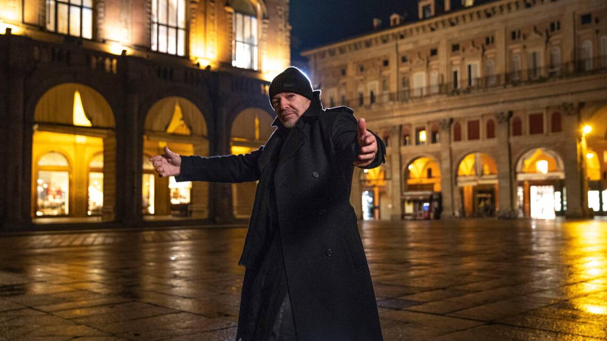Vasco subito al numero 1. Le immagini del video