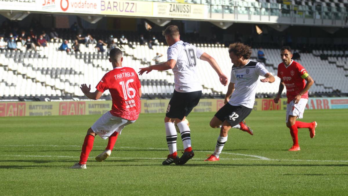 Calcio C, cambio di orario: sabato Carpi-Cesena si gioca alle 15