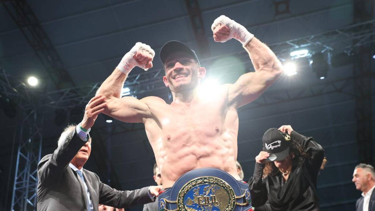 Boxe, Matteo Signani campione europeo dei pesi medi: Viva l'Italia e viva la Romagna VIDEO GALLERY