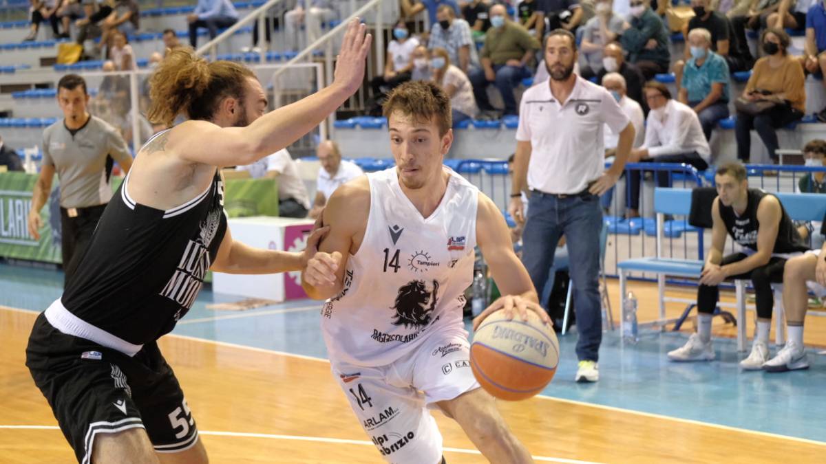 Basket B, prima il quintetto, poi l'addio: Ugolini lascia i Raggisolaris