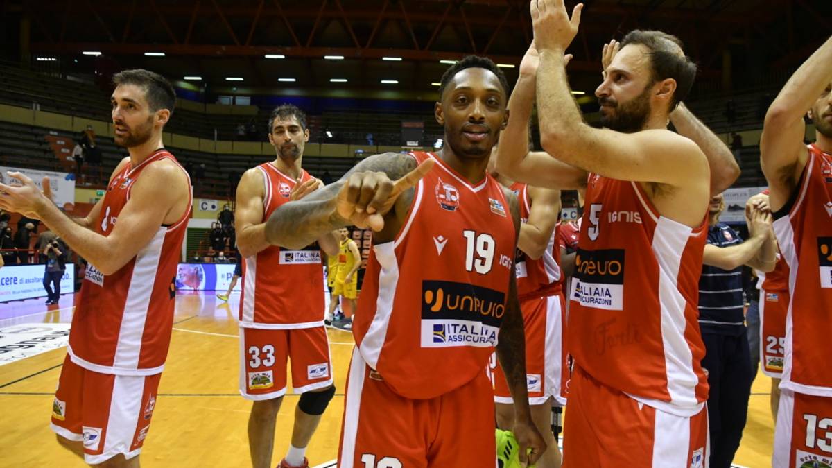 Basket A2, la fotogallery di Unieuro-Givova 74-64