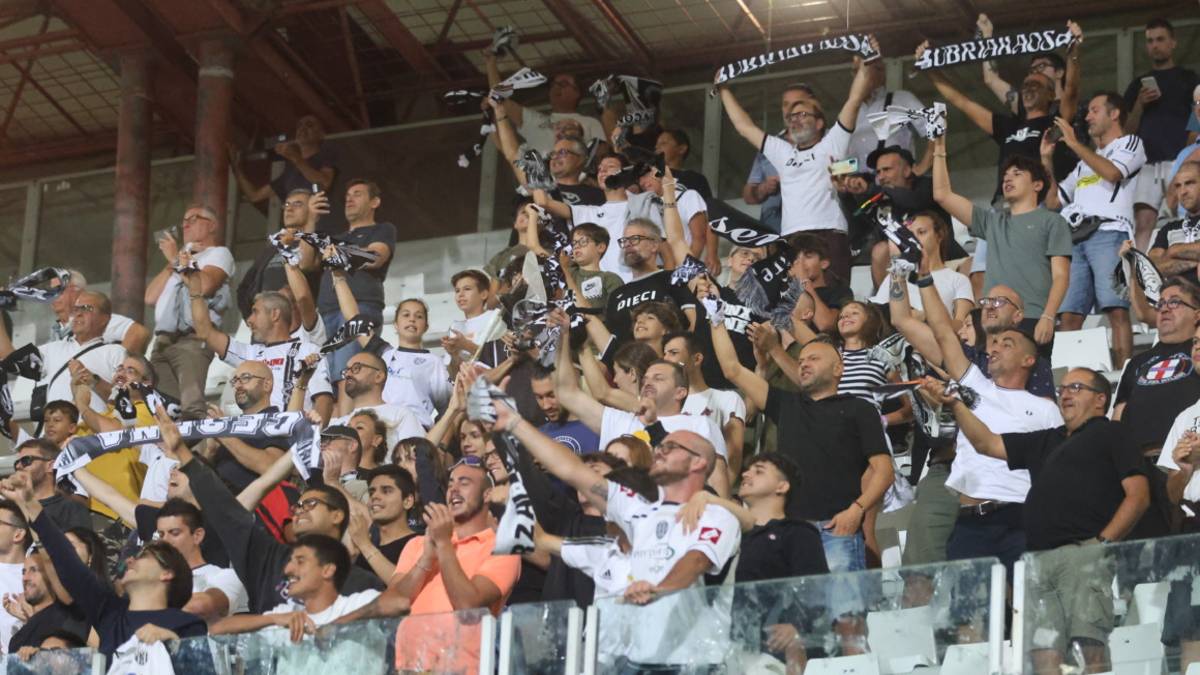 Calcio C, Il Cesena ai piedi dei suoi tifosi: numeri record per abbonamenti e trasferta a Bologna