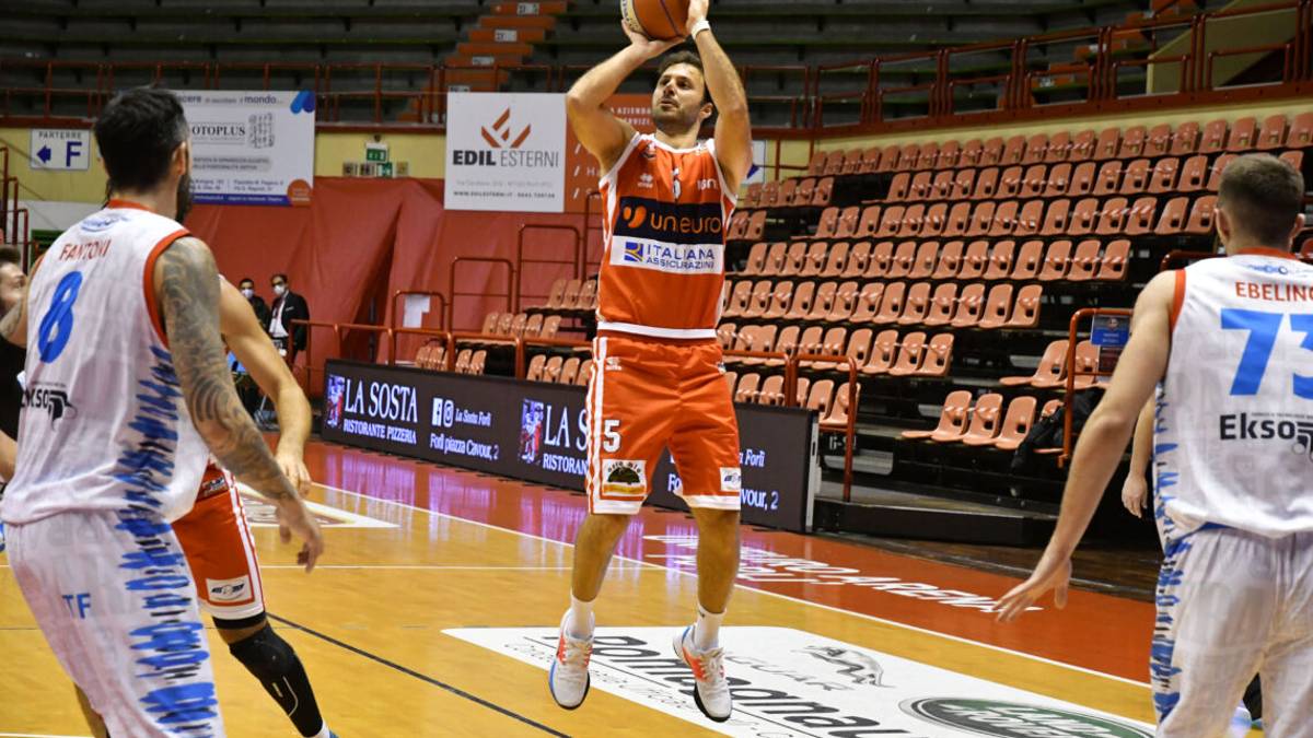 Basket A2, cambio di data per la sfida Unieuro-Cento