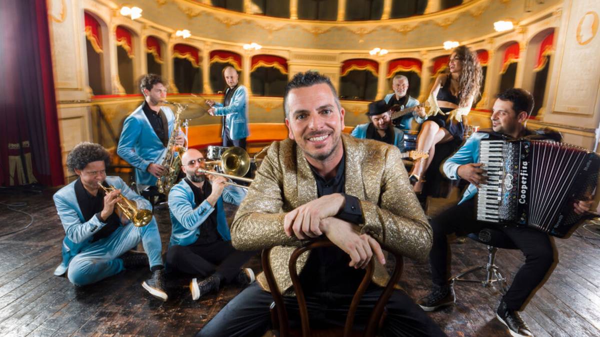 Balamondo in piazza Cavour con Mark Ribot e Galliano