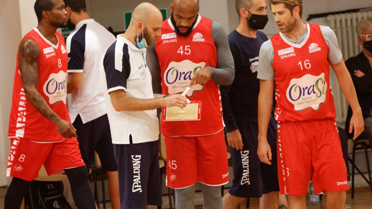 Basket, sabato al Pala Costa OraSì-Unieuro per 200 spettatori