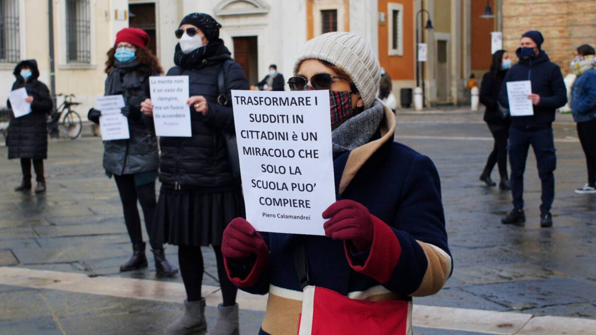 A Ravenna genitori e studenti in piazza contro la dad
