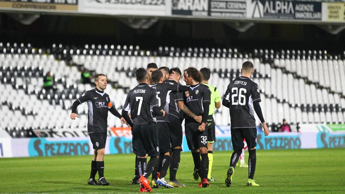 Calcio, ecco le idee-regalo griffate Cesena Fc