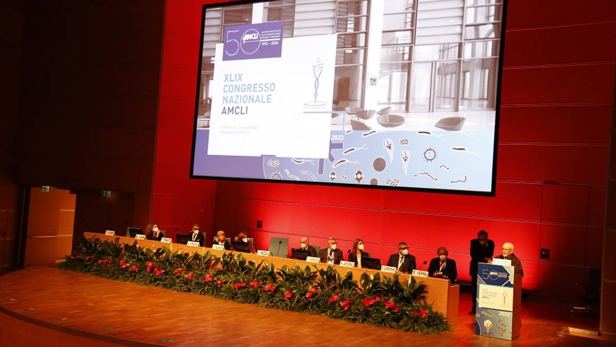 Rimini. L'orgoglio dei microbiologi riuniti a congresso. Critiche alle nomine nel CTS