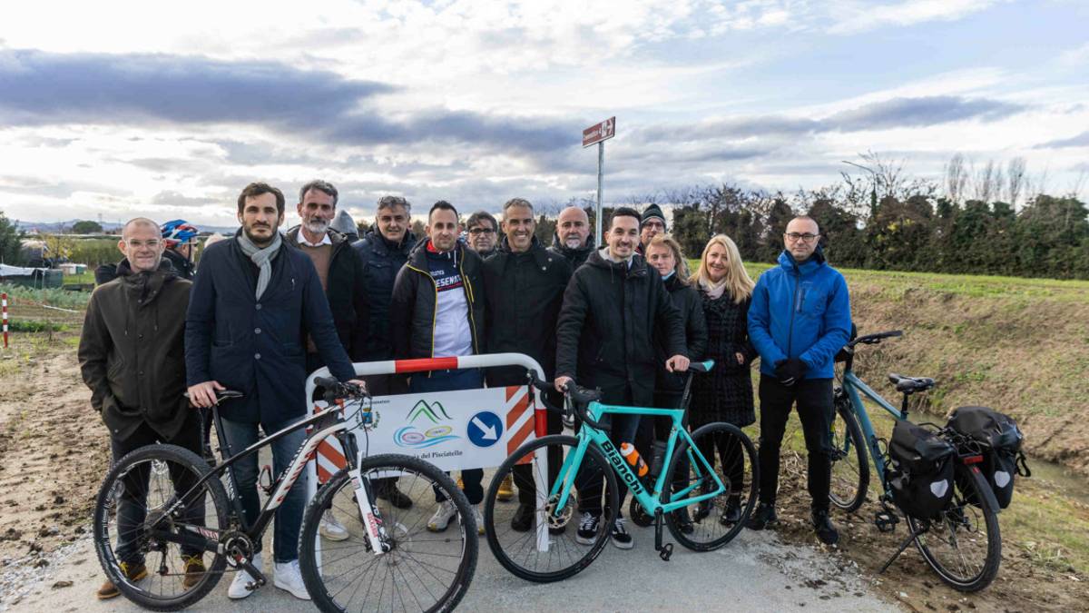 Inaugurato il primo tratto di Ciclovia del Pisciatello a Cesenatico