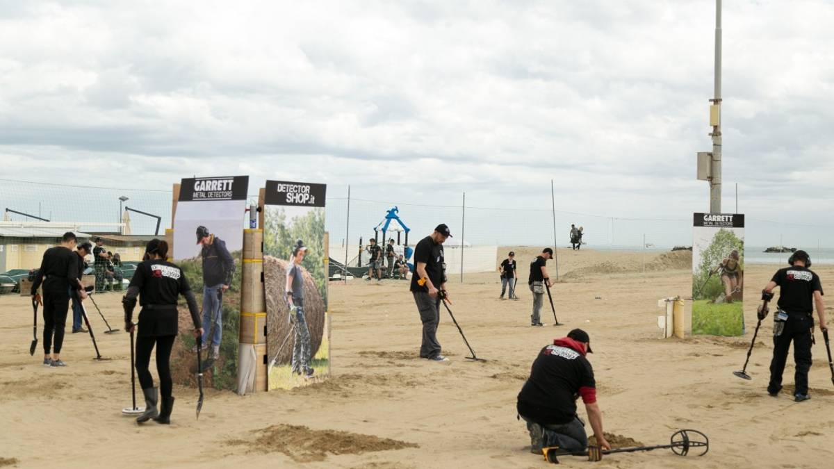 Cesenatico, torna la gara di metal detector in spiaggia: ecco come iscriversi