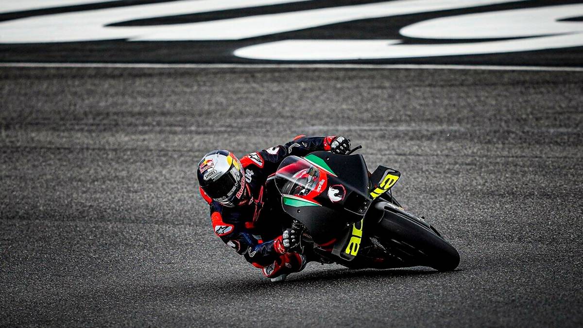 MotoGp, la pioggia rovina il test di Andrea Dovizioso con l'Aprilia
