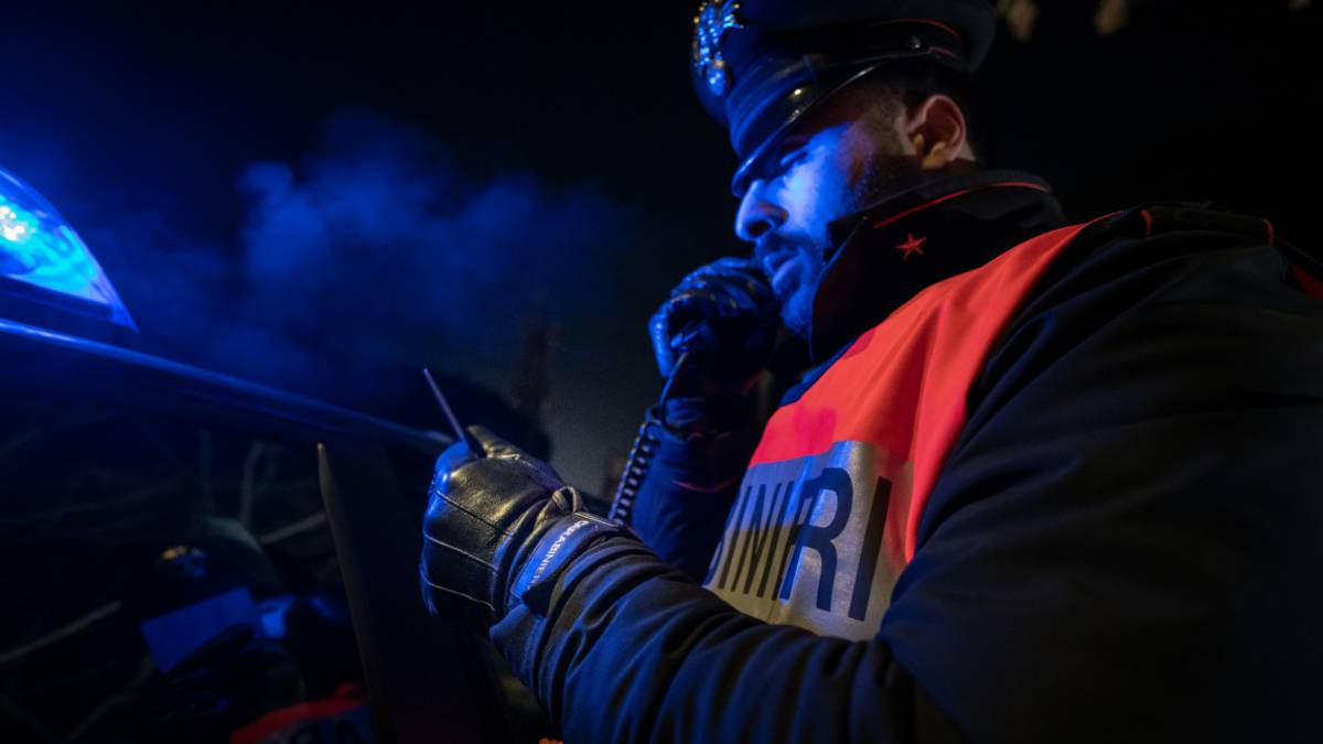 A 14 anni in giro con il coltello nella notte: denunciato a Imola